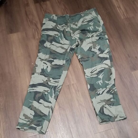 Men's Wrangler Flex Cargo Pants Relaxed Fit w/ Tech Pocket 40 waist/32 Length - Picture 1 of 5